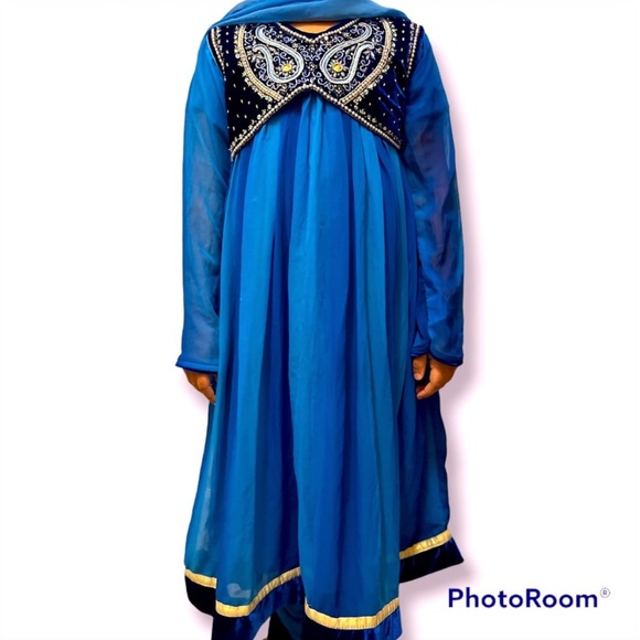 Made in Pakistan Other - Pakistani Jasmine Dress with Embroidered Beads.
With Velvet Vest attached!